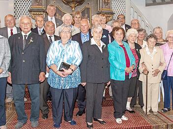 Vor 70 Jahren feierten diese Gläubigen in der Michelauer Johanneskirche das Fest ihrer "grünen" Konfirmation.  Fotos: Klaus Gagel