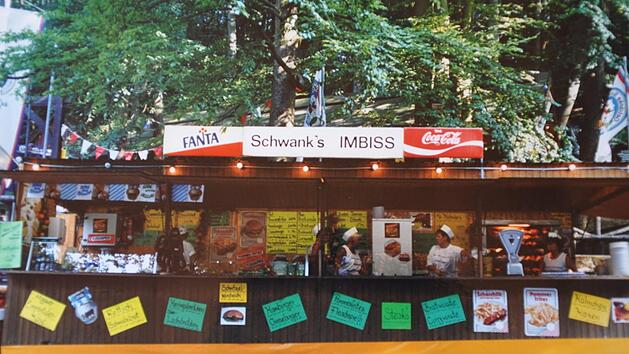 Die Annafest-Bude von Schwank&acute;s Imbiss haben die Besucher viele Jahre zuerst erblickt, wenn sie zum Festplatz hochkamen Foto: privat