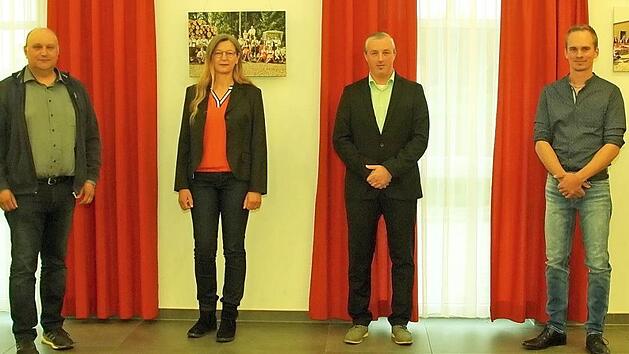 Die neuen Gemeinder&auml;te von Stadelhofen stellten sich mit dem ebenfalls neuen B&uuml;rgermeister zum Gruppenfoto (von links): B&uuml;rgermeister Volker Will, Christian Eberlein, Mirjam Stark, Matthias T&uuml;rkon, Peter Deinhart und Thomas Kunzelmann. Foto: Joseph Beck