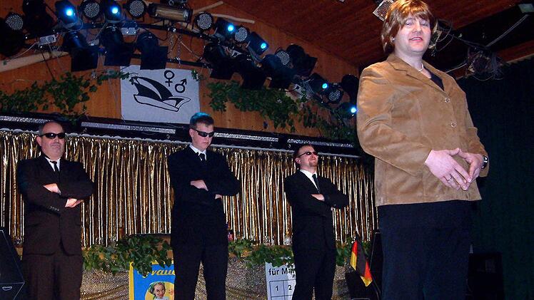 Direkt aus Schweden kam Angela Merkel (Frank Rottmann) auf Bühne.