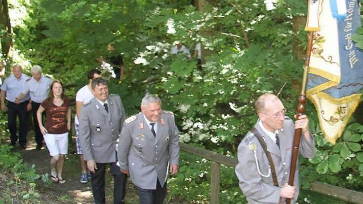 Mit dem Zug zum Zeitlerbrunnen eröffnet die Reservisten- und Soldatenkameradschaft Kulmbach-Plassenburg hatte sich für das Sommer- und Brunnenfest. Fotos: Sonja Adam