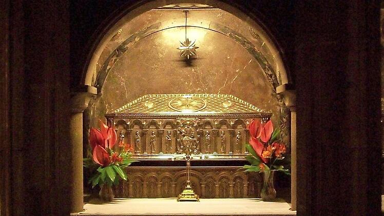 Der Sarkophag in der Krypta von Santiago de Compostela