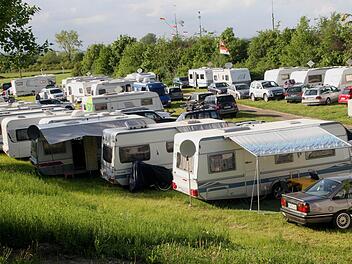 Knetzgau glich einer riesigen Wohnmobilsiedlung rund um die Franz-Hofmann-Halle.