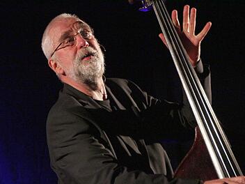 Hans Klaffl bei seinem Auftritt in Neunkirchen am Brand Fotos: Josef Hofbauer