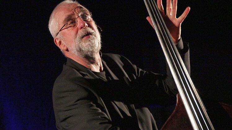 Hans Klaffl bei seinem Auftritt in Neunkirchen am Brand Fotos: Josef Hofbauer