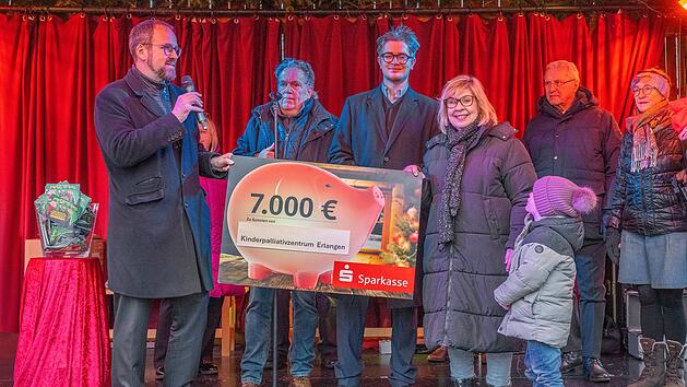 Erlanger Waldweihnacht: Rekordspende f&uuml;r Kinderpalliativzentrum
