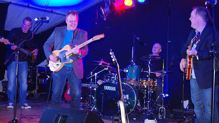 "The Mighty Relevators" aus Manchester eröffneten den Blues-Reigen. Foto: Schülein
