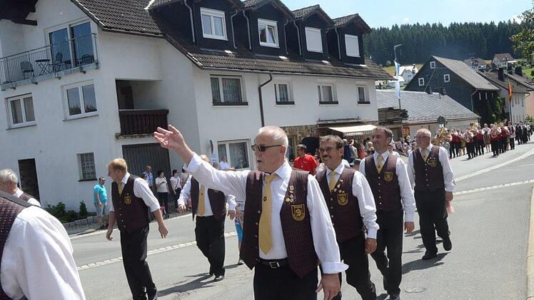 Frohgelaunte Gastgeber vom Jubelchor der Sängervereinigung "Edelweiß" Windheim Foto: Karl-Heinz Hofmann