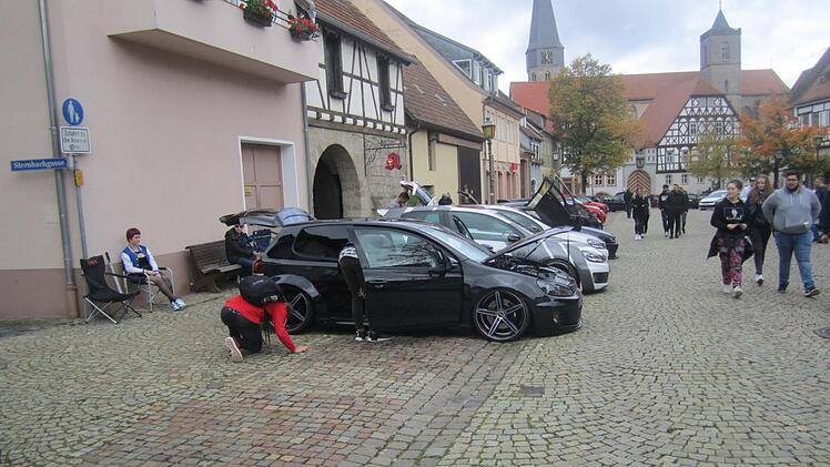 Das GTI Treffen in Münnerstadt am 3. Oktober brachte Autos und Menschen zusammen. Foto: Hartmut Hessel