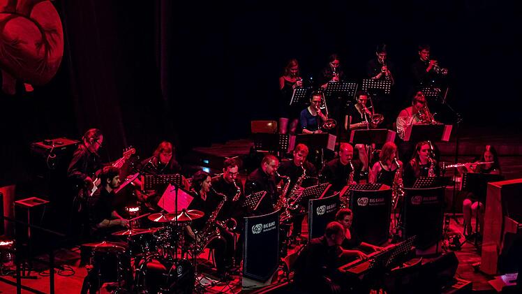 Impressionen vom Auftritt des Hochschulchores "Die Klangfänger" und der Hochschul-Bigband im Coburger KongresshausFoto: Jochen Berger