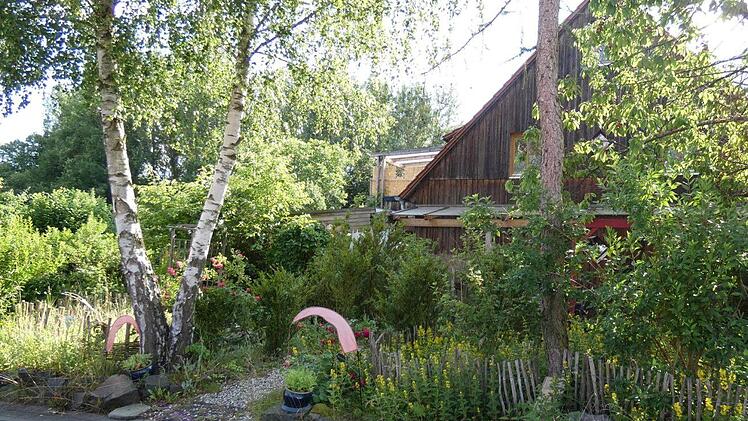 Ein besonderes Naturparadies ist der Garten von Elke Meyer in Hafenpreppach. Unser Bild zeigt das Haus mit dem Vorgarten. Christian Licha