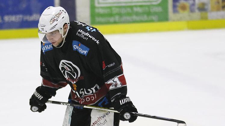 Drei Tore steuerte Haßfurts Jan Trübenekr beim Auftritt der HaßfurterHawks beim ESC Kempten bei. Die insgesamt sechs Treffer waren letztlich zu wenig, denn die Sharks siegten mit 8:6 und sorgten somit für die zweite Niederlage der Kreisstädter im zweiten Aufstiegsrundenspiel. Ralf Naumann