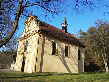 An der Talkirche finden im Mai wieder Gottesdienste statt. Auch das kleine Gotteshaus ist dann für ein persönliches Gebet unter Einhaltung der Abstandsregeln geöffnet.  Foto: Heike Beudert