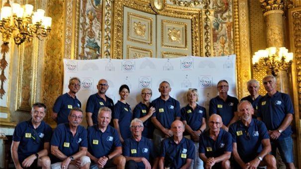 Das gesamte Team im Französischen Parlament (Senat): (hinten von links) Roland Borst, Andreas Kukuk, Susanne Blaßdörfer, Nelly Michel, Fleury Michel, Nelly Mager, Rudi Werner, Lionel, Martin Wetterich, (vorne  von links) Klaus Neumann, Joachim Bau...
