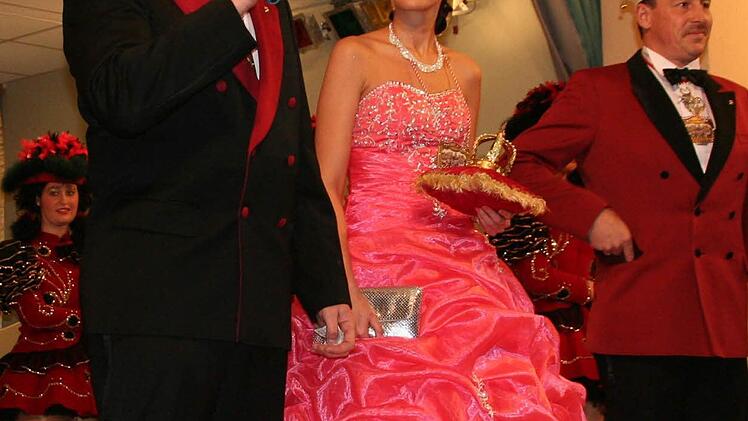 Sitzungspräsident Ralph Simon, Prinzessin Daniela I. und Vorsitzender Matthias Bühner.