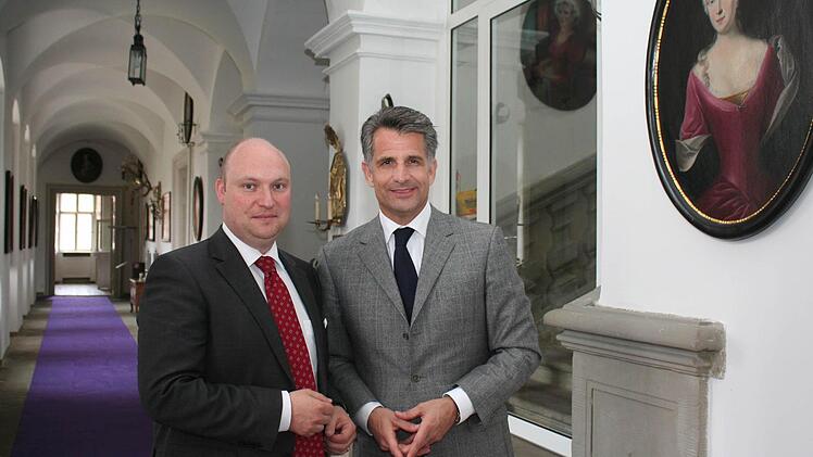 Ferdinand von Schrottenberg (links) mit dem Vorstand der Hotelgruppe Otto Lindner Foto: Evi Seeger