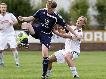 Eine erfolgreiche Premierensaison als Spielertrainer liegt hinter Johannes Fischer (Mitte) vom TV Ebern, der in Zusammenarbeit mit Wolfgang Lachmann sein Team auf den achten Tabellenpatz führte.