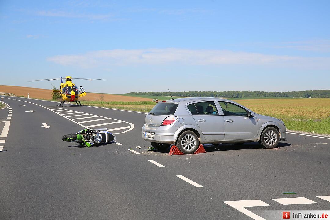 Kreis Schweinfurt: Motorrad  übersehen – Fahrer verstirbt noch an der Unfallstelle