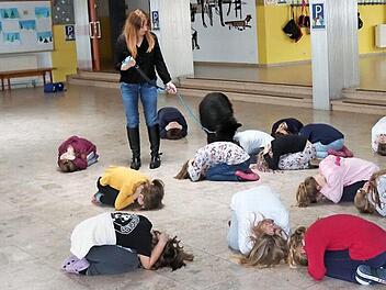 Die Kinder lernten unter anderem die Igelstellung kennen.  Fotos: Johanna Blum