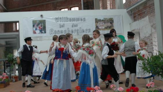 Die Kinder- und Jugendtanzgruppe begeisterte beim 60-jährigen Jubiläum im Jahr 2010 in der Kühnlenzpassage.  K.- H. Hofmann
