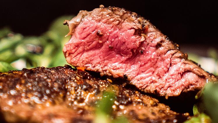Steak - Rotes Fleisch füttert Krebszellen und gehört zu den krebserregenden Lebensmitteln