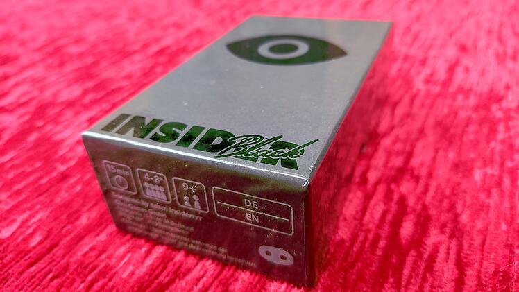 Spiele-Test "Insider Black": Originelle Party-Wortfindespiel von Oink Games