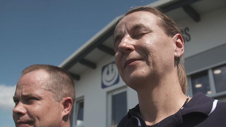 Die finanziellen Sorgen belasten auch die Beziehung des Paares.