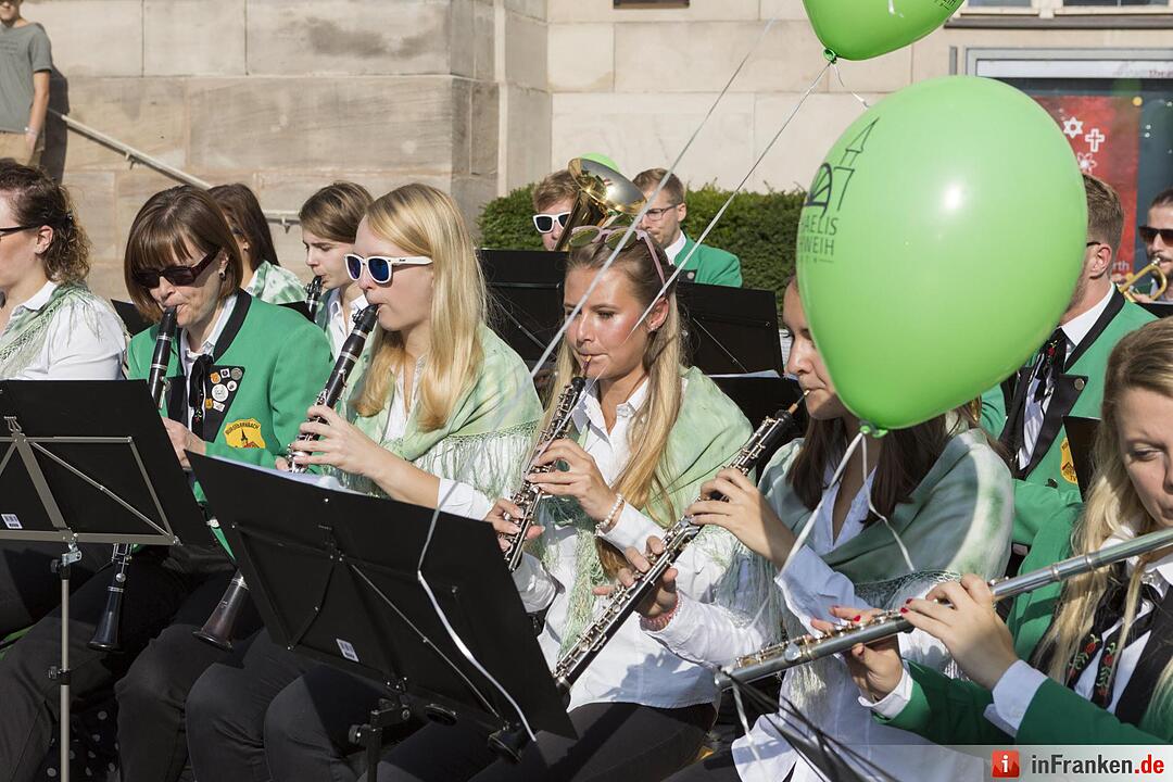 Fürther Michaeliskirchweih eröffnet