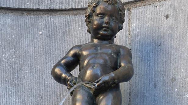 Ein Unbekannter hat am Samstag von der Marienbr&uuml;cke in Bamberg uriniert und dabei mehrere G&auml;ste eines Ausflugsschiff vollgepinkelt. Symbolbild: Museum van de Stad Brussel