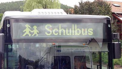 In Mittelfranken ist es am Montagmorgen zu einem Unfall mit einem Schulbus gekommen. Symbolbild: Hänseler