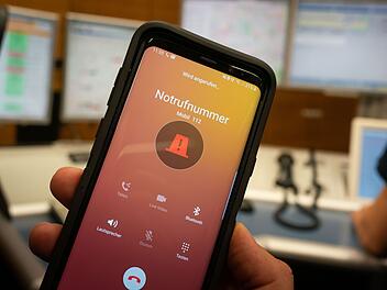 Coburg: Mann sperrt sich aus und wählt Notruf - Feuerwehr sollte ihm die Tür öffnen