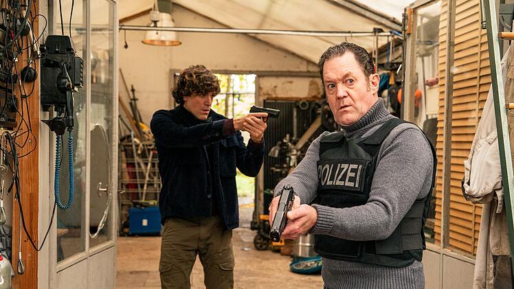 Korbinian Kirchner (Jonathan Hutter, links) und Paul B&ouml;hmer (J&uuml;rgen Tonkel) begeben sich erneut in gro&szlig;e Gefahr.