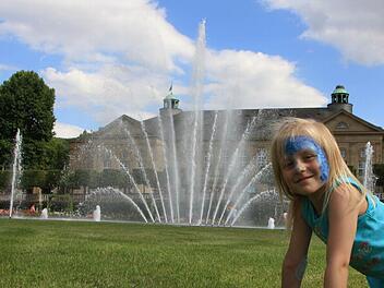 Leni aus Bremen gefällt der Rosengarten. Foto: Ralf Ruppert