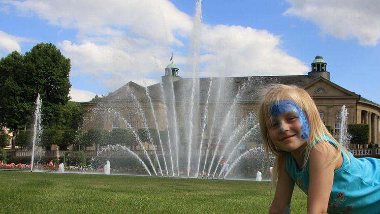 Leni aus Bremen gefällt der Rosengarten. Foto: Ralf Ruppert