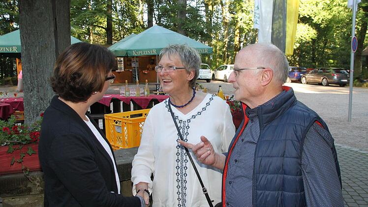 Begrüßung der Gäste: Karlhermann Gernet mit Gattin Hedi Foto: Jürgen Gärtner