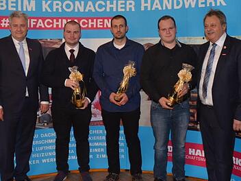 Drei Jungmeister (Mitte) stellten sich in der Feierstunde vor. Foto: Karl-Heinz Hofmann