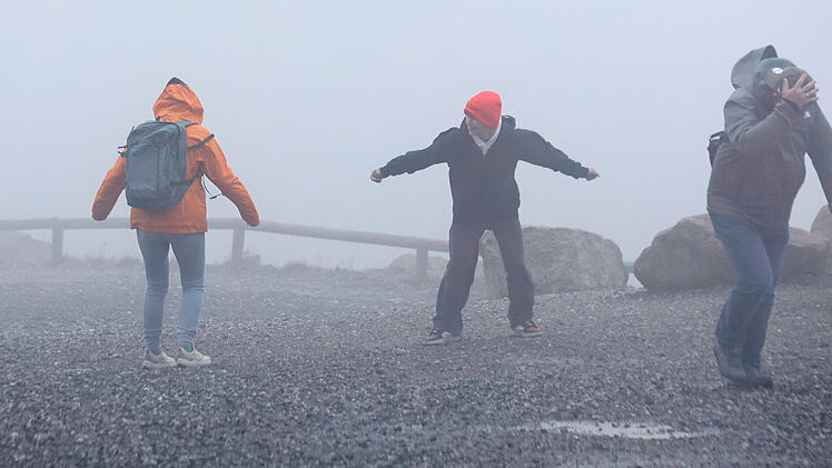 Herbststurm auf dem Brocken: Verletzte und Bahnchaos wegen Sturmtief Luise