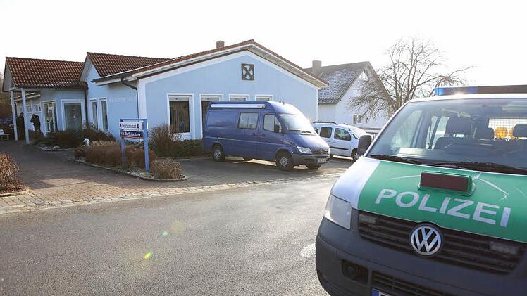 Am Donnerstag hatte ein bisher unbekannter Mann die Raiffeisenbank in Leesten (Strullendorf) überfallen. Foto: Barbara Herbst