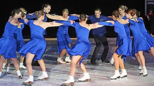 Mit ihrer Anmut und Eleganz begeisterten die Eiskunstläufer bei der traditionellen Eisgala des ESC.  Fotos: Georg Kaczmare