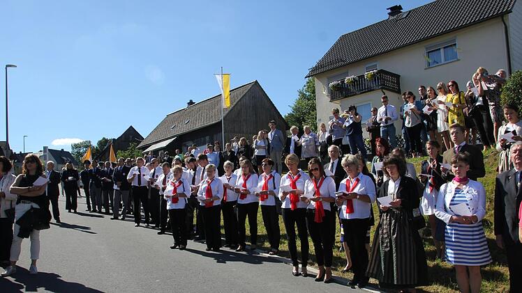 nGroßer Auflauf bei der Abholung von Tobias Fehn. Foto: Veronika Schadeck