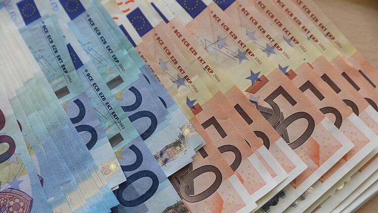 Der Markt Burkardroth hat im vergangenen Haushaltsjahr in seine Rücklagen greifen müssen. Foto: Bernd Wüstneck/dpa-Zentralbild/dpa