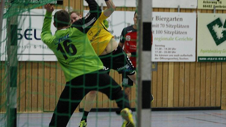 Der HSC 2000 Coburg verkürzte am Samstagabend erneut den Abstand zum Spitzenreiter der 3. Handball-Liga Süd. Foto: Iris Bilek