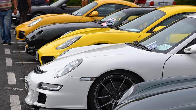 Zwischen 150 und 200 Sportwagenbesitzer kommen jährlich zu dem Treffen nach Bad Kissingen, darunter viele Porschefahrer. Foto: Peter Rauch