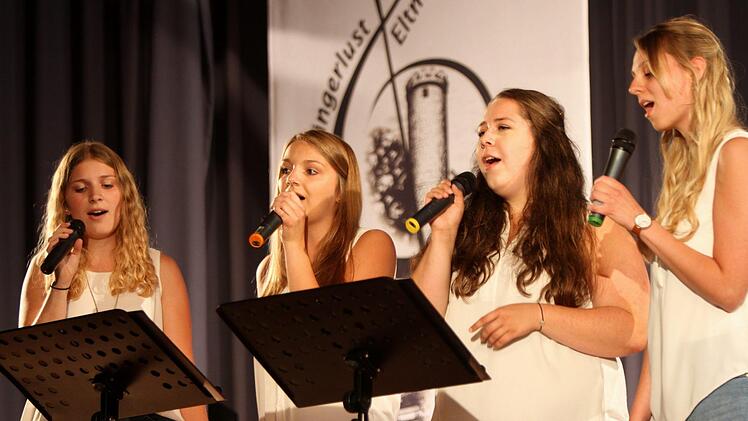 Die vier jungen Damen von "Cantatett" brillierten mit ihren vierstimmigen Songs.