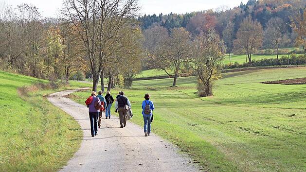 Auf Schusters Rappen geht es zu den Genuss-Stationen. Foto: privat