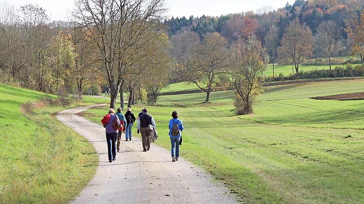Auf Schusters Rappen geht es zu den Genuss-Stationen. Foto: privat