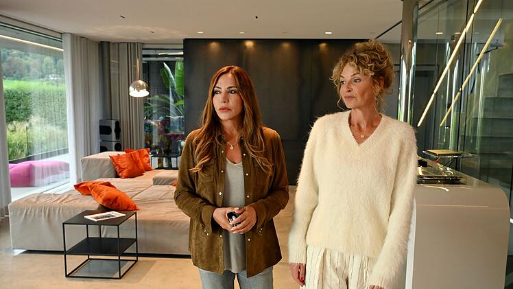 Katja Baumann (Simone Thomalla, links) besucht Gottwalds Ehefrau Lara (Franziska Schlattner), aber die ist auf ihren Noch-Ehemann Friedel gar nicht gut zu sprechen.