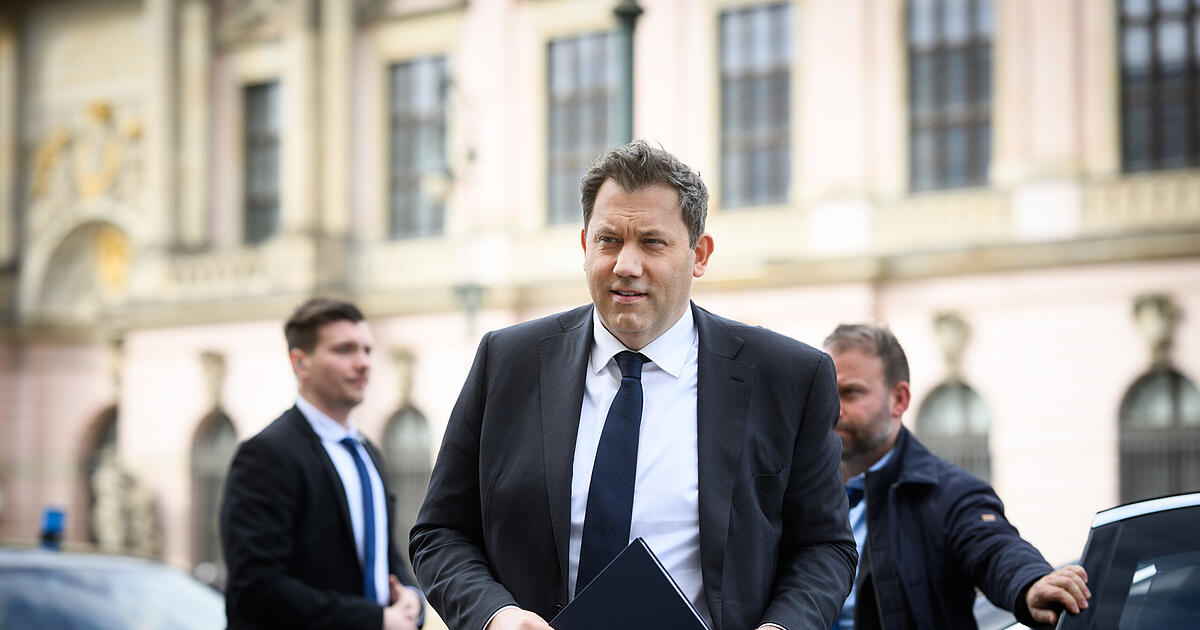 Pensions, spousal income splitting, taxes: Klingbeil outlines reform plans