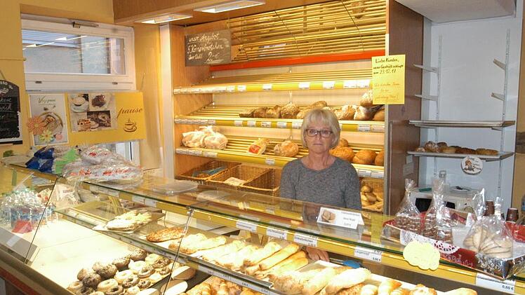 Nur noch bis zum Samstag bedient Sigrid Hesselbach die Kunden in der Filiale in der Kellereistra&szlig;e. Sieben Jahre hat sie hier gearbeitet.  Foto: Michael Petzold