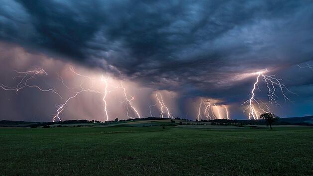 Gewitter und Starkregen in Franken (Symbolbild)